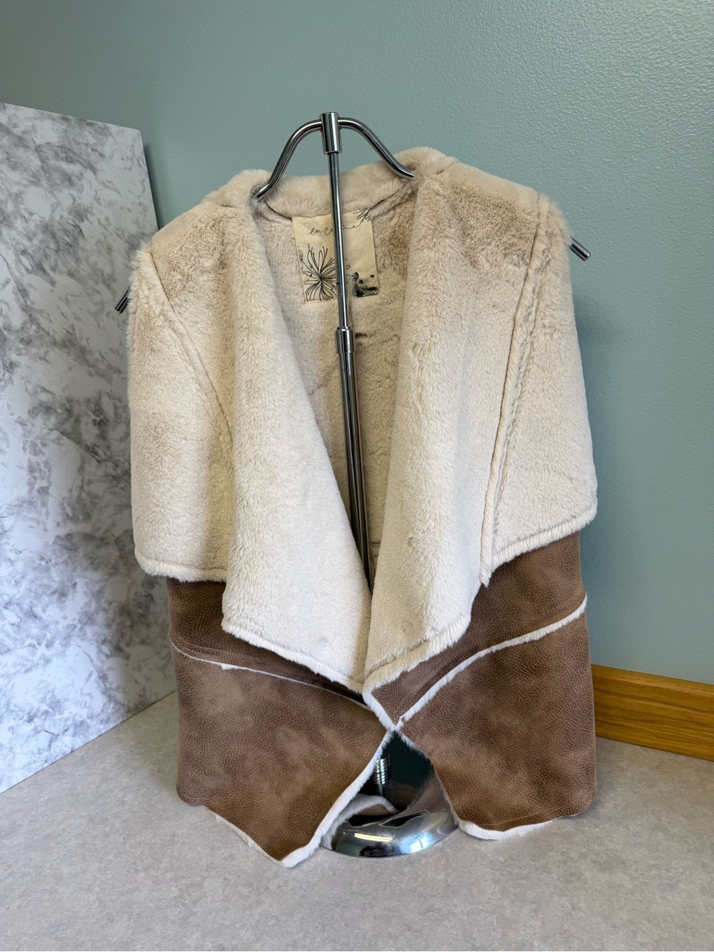 En Crème Faux Shearling Open Front Vest S Brown Cream Cozy Butter Soft!